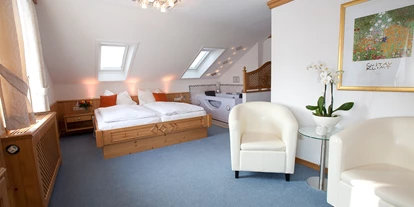 Pensionen - Art der Pension: Frühstückspension - Seewalchen am Attersee - Junior Suite mit Whirlpool  - Pension Knoll ****