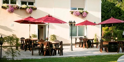 Pensionen - Art der Pension: Frühstückspension - Seewalchen am Attersee - Terrasse zum Frühstücken und Relaxen - Pension Knoll ****