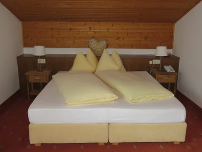 Pensionen - Parkplatz: kostenlos bei der Pension - Leogang - Doppelzimmer mit Sitzecke - Sportpension Thayer