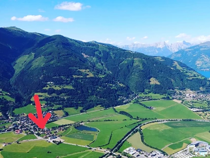 Pensionen - Parkplatz: kostenlos bei der Pension - Leogang - Blick eines Paragleiters auf die Sportpension Thayer - Sportpension Thayer