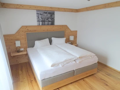 Pensionen - Art der Pension: Frühstückspension - Seewalchen am Attersee - Schlafzimmer App. Zwölferhorn - Urlaub am Altroiterhof