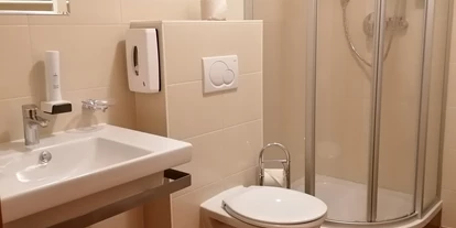 Pensionen - Parkplatz: kostenlos bei der Pension - Leogang - Badezimmer "Birke" - Frühstückshotel Birkenhof