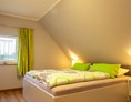 Frühstückspension: Schlafzimmer in der Ferienwohnung - Pension & FeWo´s Talblick