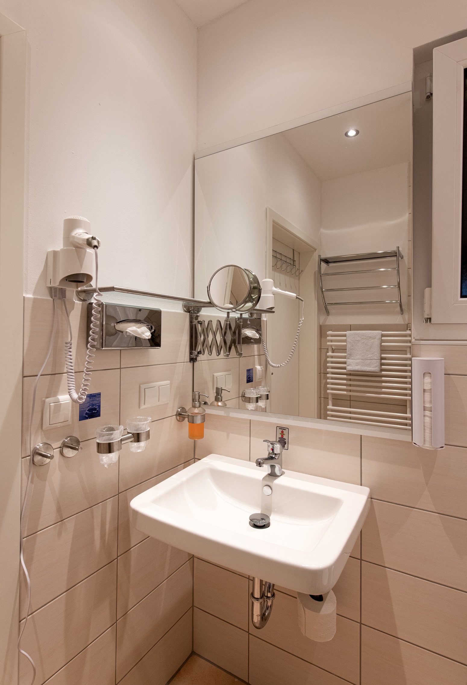 Frühstückspension: Pension und Cafe Libelle, Heidemarie und Wolfgang Umbreit - Roberto Umbreit GbR