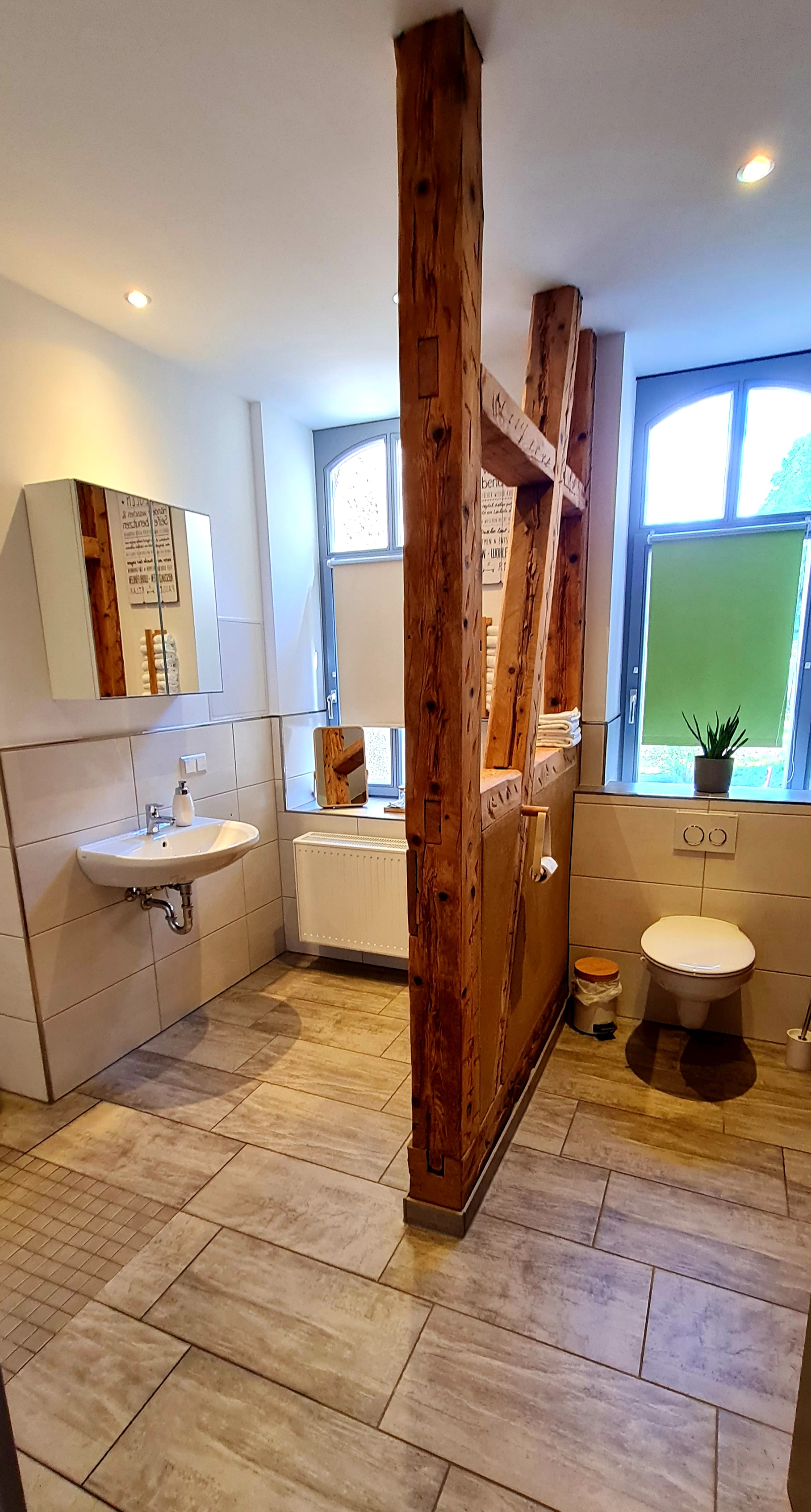 Frühstückspension: Badezimmer Zimmer 1 - Pension "Schul Inn"