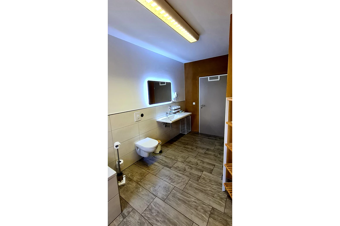 Frühstückspension: Badezimmer Zimmer 4 - Pension "Schul Inn"