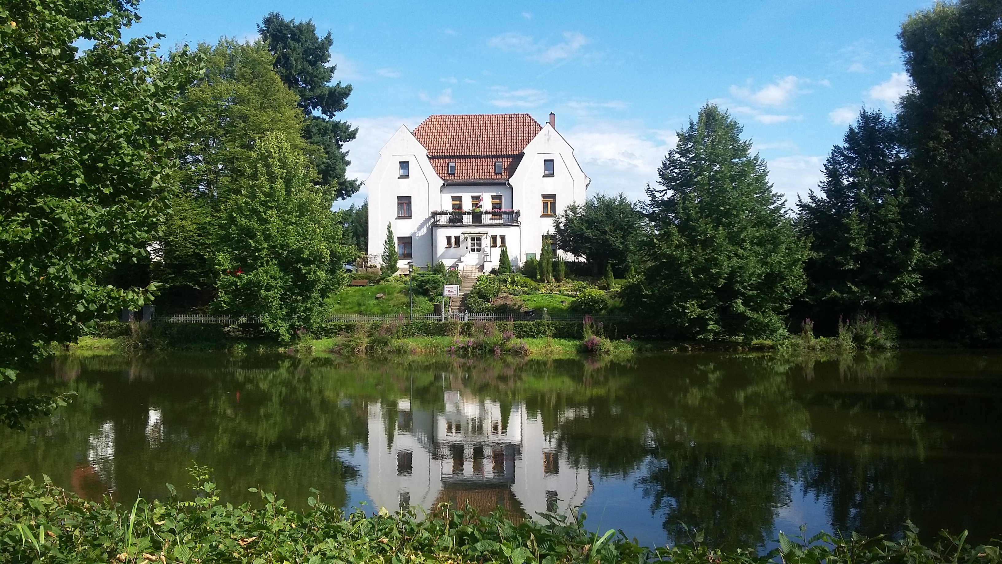 Pensionen - Thüringen - Blick über den Neuen Teich - Teichansicht unserer Pension. - Pension Rau