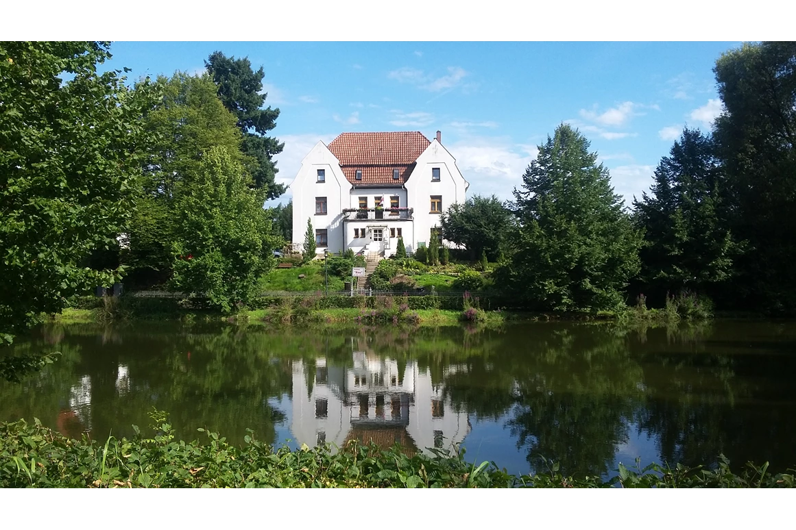 Frühstückspension: Blick über den Neuen Teich - Teichansicht unserer Pension. - Pension Rau