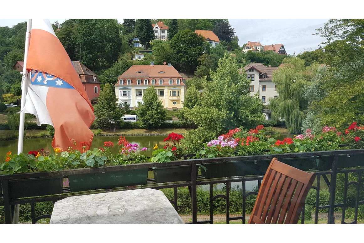 Frühstückspension: Balkonblick zum Neuen Teich mit seinen städtischen Villen. - Pension Rau