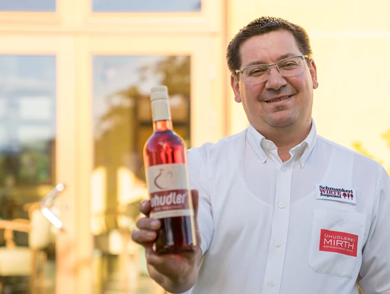 Frühstückspension: Uhudlerei Mirth - Ihr Gastgeber Matthias Mirth - Uhudlerei Mirth - Gasthof Kirchenwirt Mirth