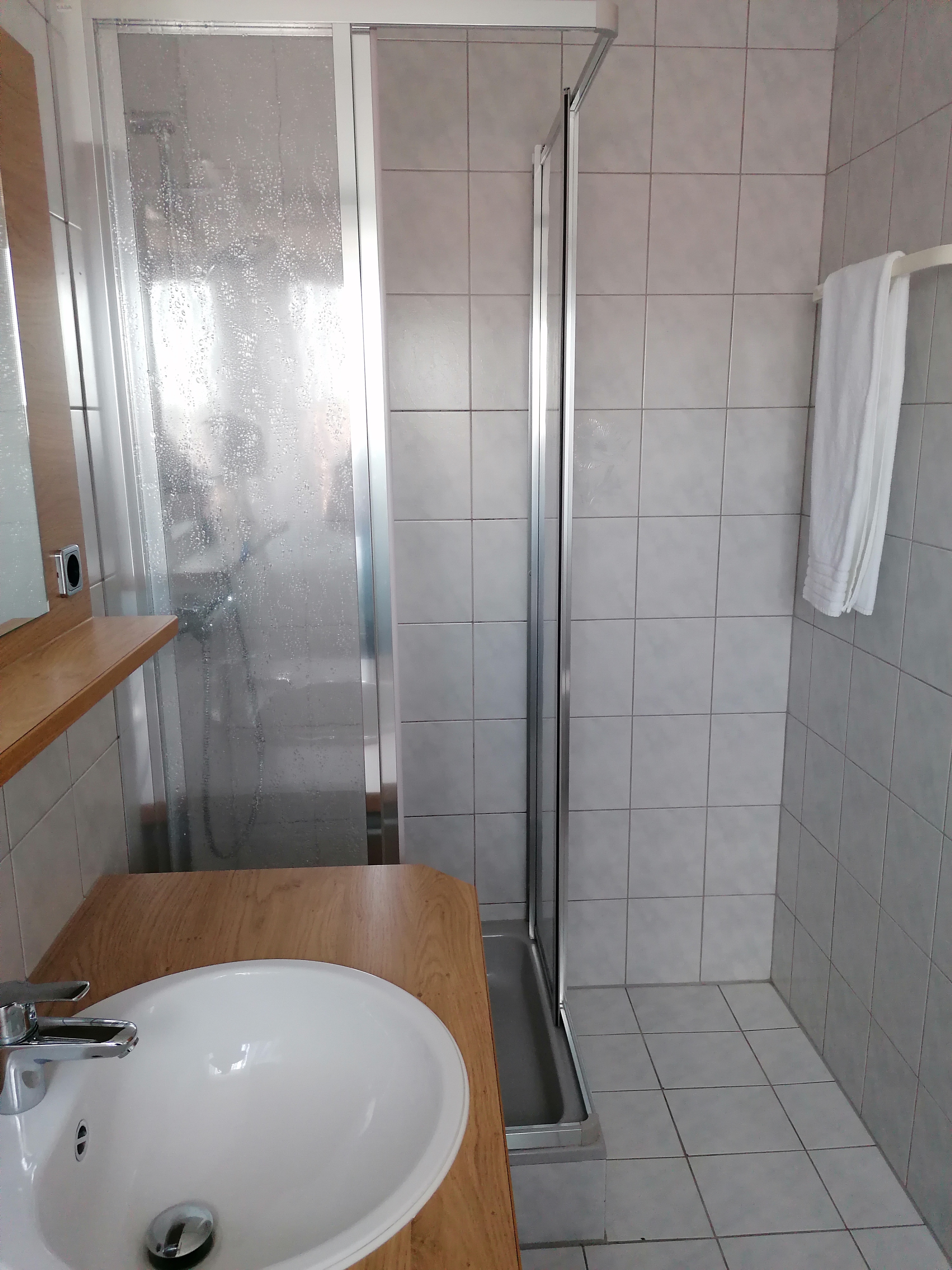 Pensionen - Parkplatz: kostenlos bei der Pension - Bad Waltersdorf - Uhudler-Doppelzimmer Bad - Uhudlerei Mirth - Gasthof Kirchenwirt Mirth