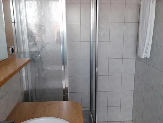 Frühstückspension: Uhudler-Doppelzimmer Bad - Uhudlerei Mirth - Gasthof Kirchenwirt Mirth