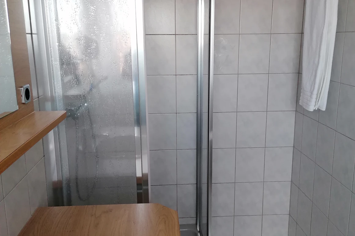 Frühstückspension: Uhudler-Doppelzimmer Bad - Uhudlerei Mirth - Gasthof Kirchenwirt Mirth
