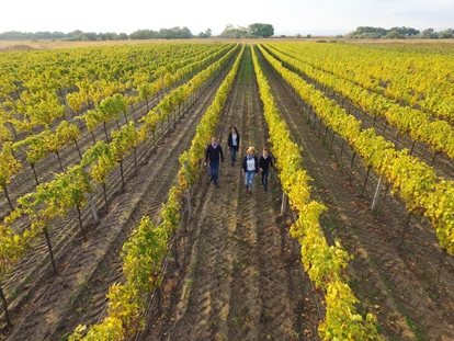Pensionen - Restaurant - Familienfoto im Weingarten - Weingut & Gästezimmer Gangl Günter und Birgit