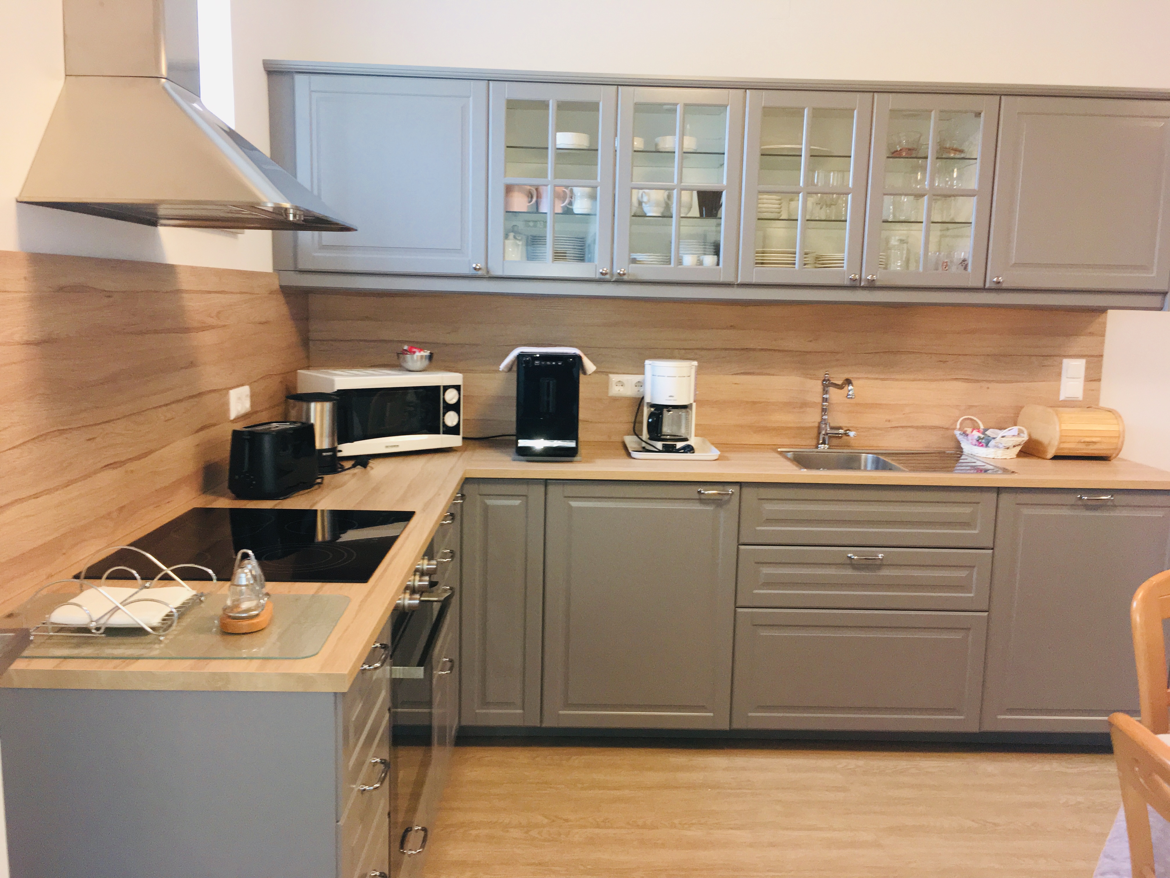 Pensionen - WLAN - Neusiedl am See - Küche FeWo "Rose" - Sekt & Wein Walter Klein