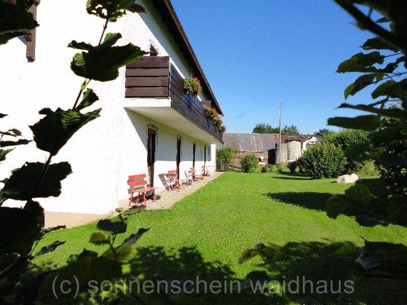Pensionen - Balkon - Bayern - Südseite mit Terrasse und Balkon - Pension Haus Sonnenschein