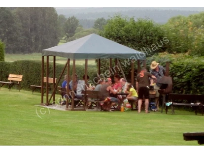 Pensionen - Restaurant - Pavillon mit Grill - Pension Haus Sonnenschein