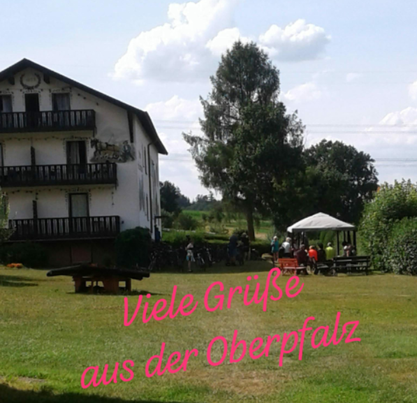 Frühstückspension: Freisitz vor dem Haus - Pension Haus Sonnenschein