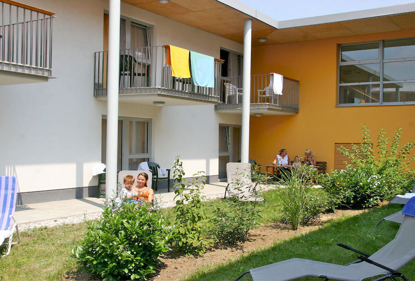 Frühstückspension: Innenhof - Thermenhof Lutzmannsburg