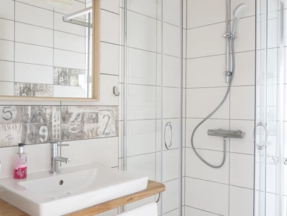 Pensionen - Restaurant - Badezimmer / Dusche - Pension Laubenhof