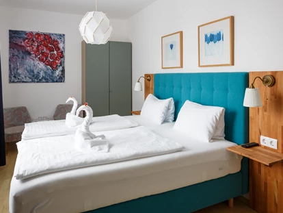 Pensionen - Restaurant - Doppelzimmer Standard .
Alle unsere Zimmer verfügen über Bad mit Dusche und WC, 
Kabel TV, Haartrockner, Handtücher und Badetücher, Ventilator, Moskitonetz. - Pension Laubenhof