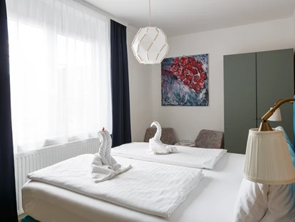 Pensionen - Restaurant - Doppelzimmer Standard
Alle unsere Zimmer verfügen über Bad mit Dusche und WC, 
Kabel TV, Haartrockner, Handtücher und Badetücher, Ventilator, Moskitonetz. - Pension Laubenhof