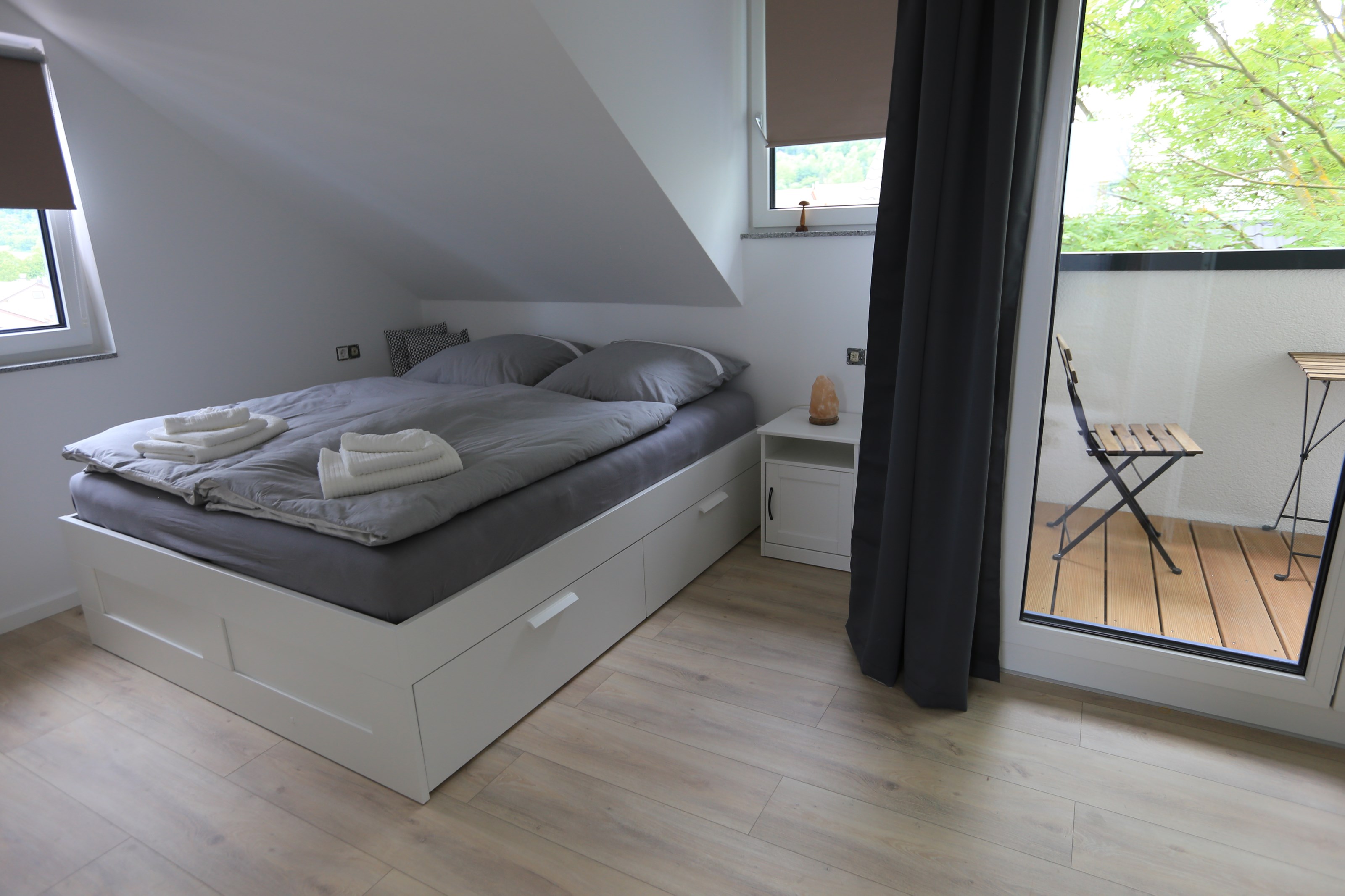 Pensionen - Lauffen am Neckar - Zimmer 2 Wlan,TV, Klima, Bad wird mit Zimmer 3 genutzt - Befewo Besigheim Jutta Schreyer