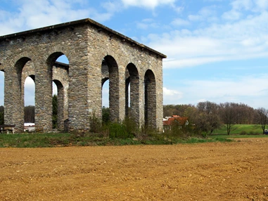 Frühstückspension: Umgebung (Anschlussdenkmal Oberschützen) - Gästehaus Adelmann