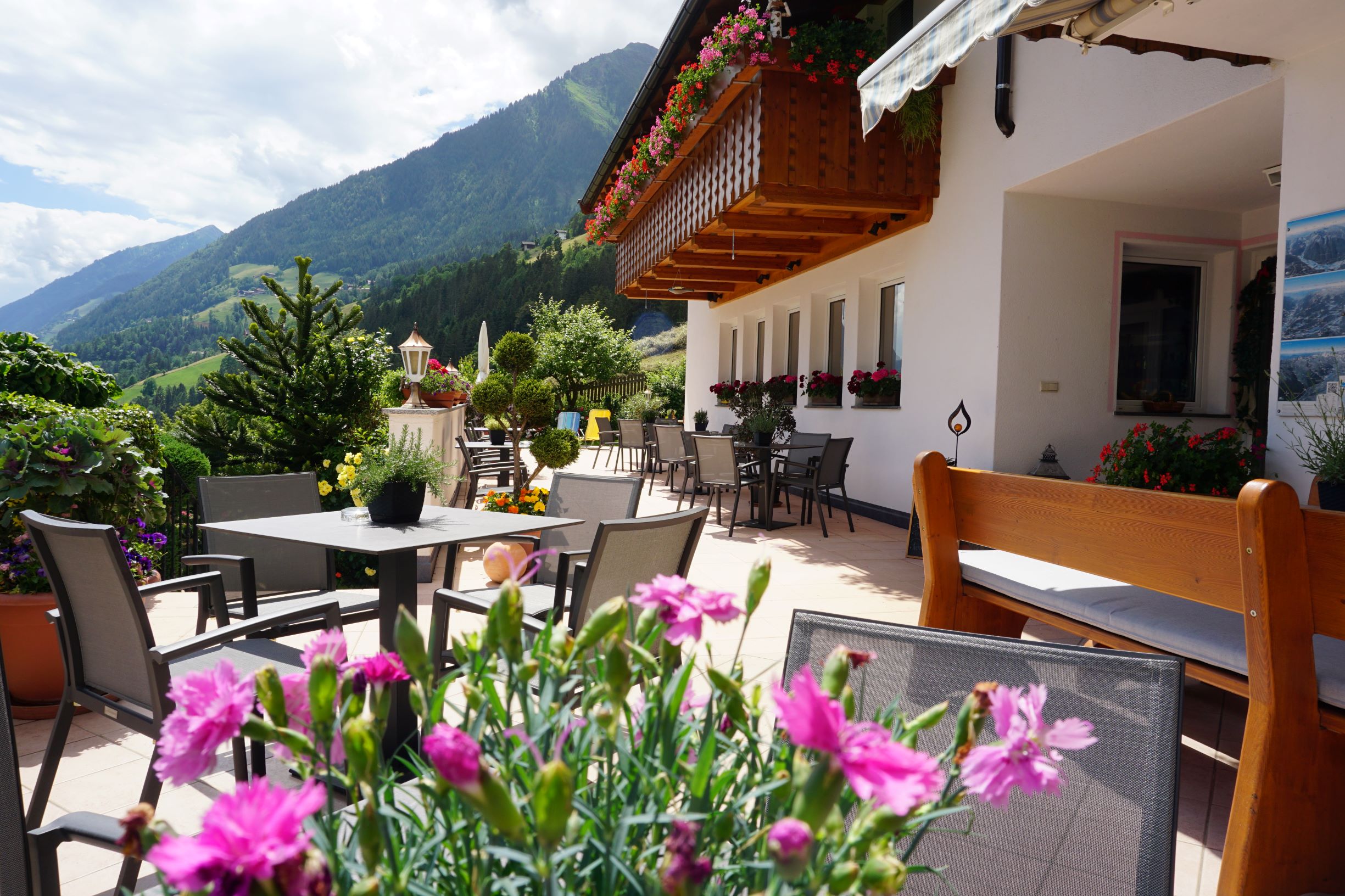 Frühstückspension: Sonnenterrasse - Gasthaus Jaufenblick & Ferienhaus Engele