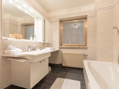 Pensionen - Neumarkt - Bad Gardensuite Apartment LATEMAR - Haus Christian