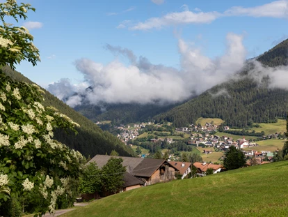 Pensionen - Neumarkt - Dorfblick von Terasse Panoramasuite Apartment DIAMANTIDI - Haus Christian