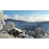 Frühstückspension: Winter mit Blick nach Osten - Panorama Lodge Sonnenalm Hochschwarzwald