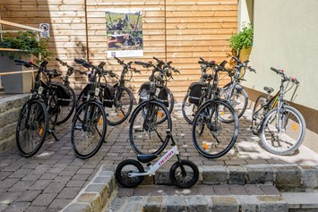 Frühstückspension: Fahrradverleih direkt in der Pension - Pension Kral bike & wine