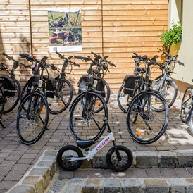 Frühstückspension: Fahrradverleih direkt in der Pension - Pension Kral bike & wine
