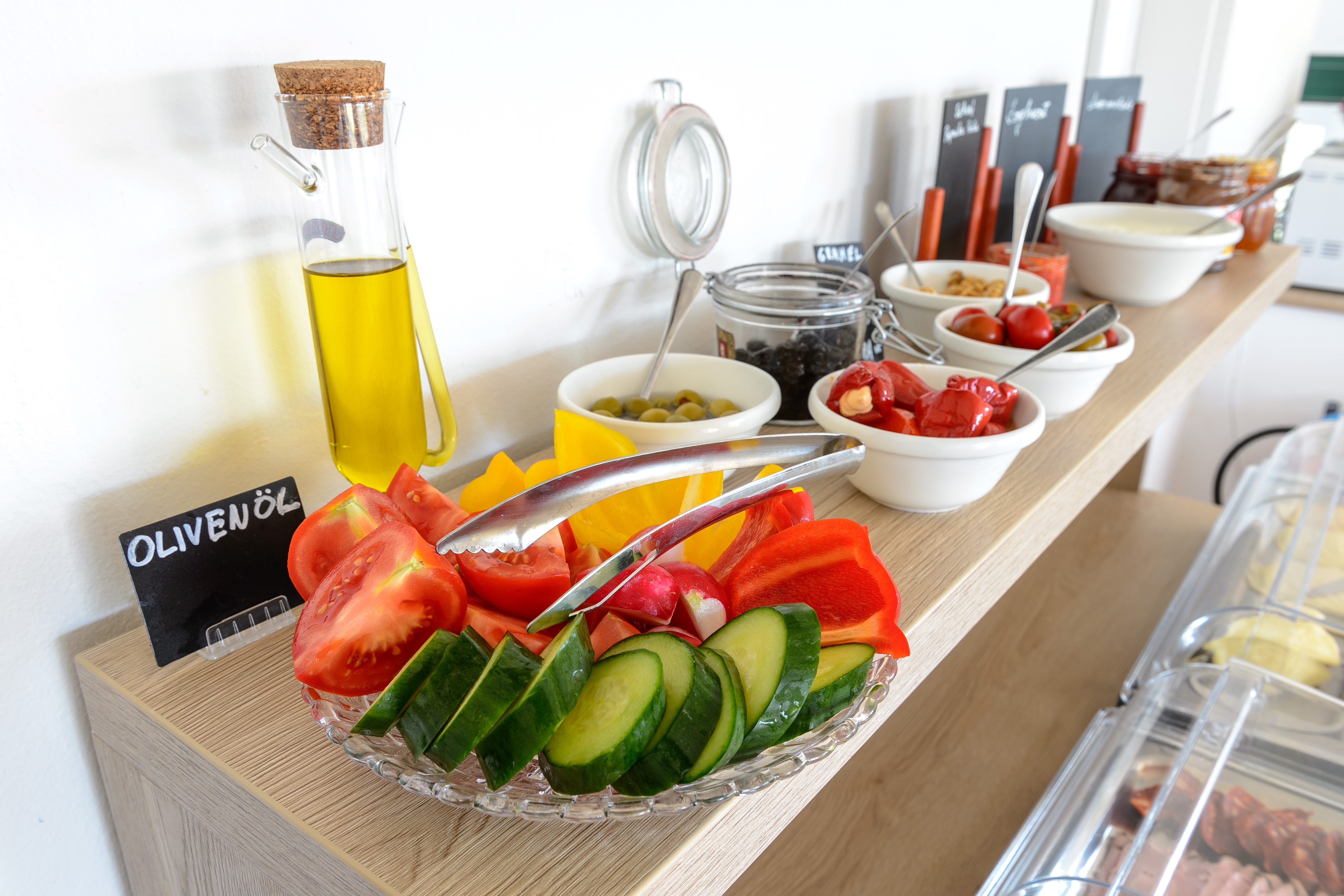 Frühstückspension: Frühstücksbuffet - Pension Kral bike & wine