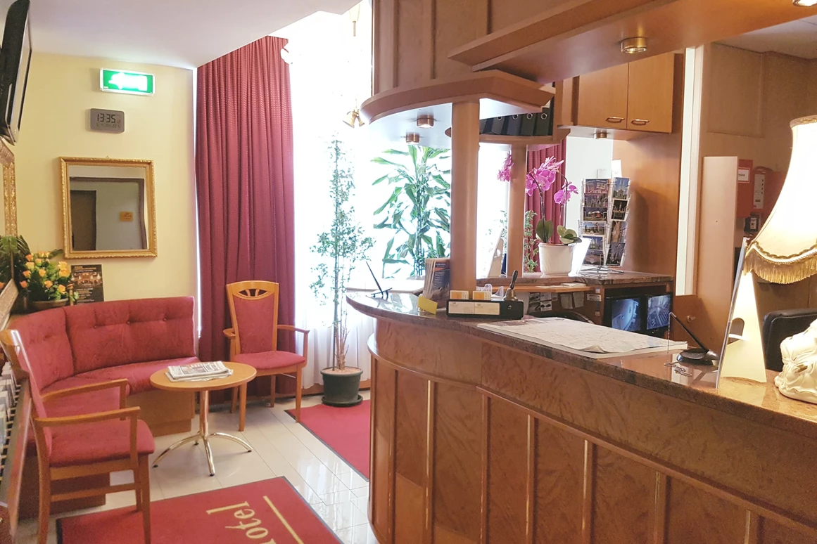 Frühstückspension: Rezeption - Hotel Pension Haydn