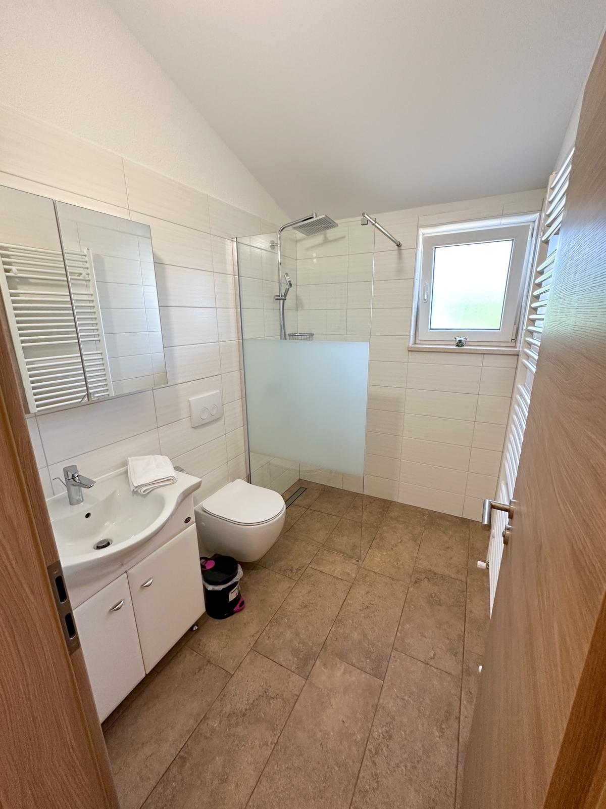 Frühstückspension: Weiteres Bad - Villa Jasmin Sumber