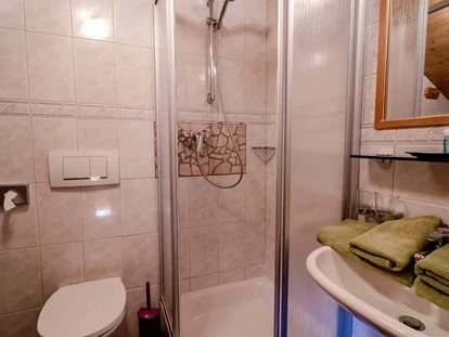 Pensionen - Balkon - Innsbruck - Badezimmer im Doppelzimmer Alpin - Alpengasthof Hohe Burg