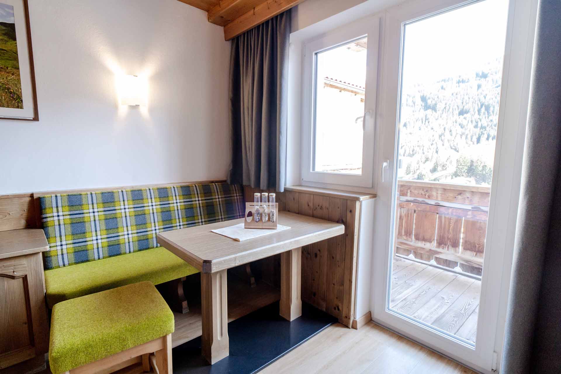 Frühstückspension: Wohnbereich im Doppelzimmer Comfort - Alpengasthof Hohe Burg