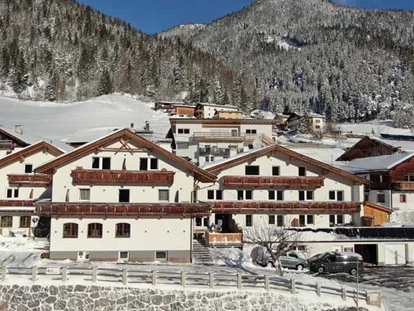 Pensionen - Balkon - Innsbruck - Winteransicht - Alpengasthof Hohe Burg