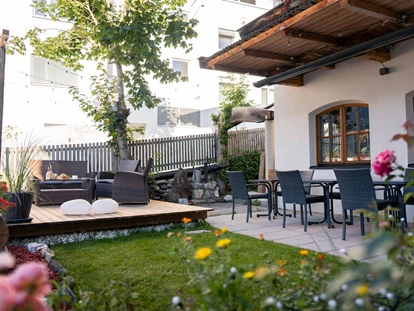 Pensionen - Balkon - Innsbruck - Terrasse mit Garten - Alpengasthof Hohe Burg