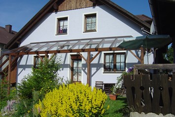Frühstückspension: Terrasse und Garten - Haus Linda