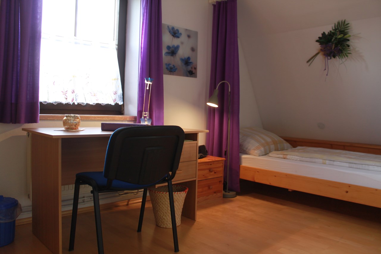 Haus Linda Zimmerkategorien Einzelzimmer/"Veilchen":