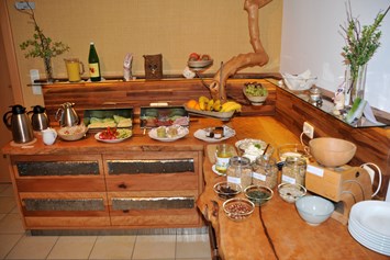 Frühstückspension: Vollwertiges Frühstücksbuffet mit Bioprodukten aus der Region - Ökologisches Gästehaus Luger