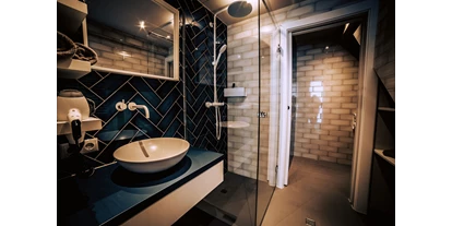 Pensionen - Parkplatz: kostenlos bei der Pension - Alpbach - If i can dream, dann würde ich genau von diesem heartbreak Hotel Apartment träumen.
Can´t help falling in love mit diesem vollausgestatteten 43m² großem doppelstöckigen Loftstyle Apartment. 
Es bietet einen Wohn-, Küchenbereich, Bad (5m²), WC (2m²), Schlafzimmer und einen Balkon an.
Das Apartment befindet sich im 2. Stock & 3. Stock unseres Boutique Aparthotel Oldschool. Don´t be cruel, love me tender und buche mich jetzt because you are always on my mind. - BOUTIQUE APARTMENTS Oldschool
