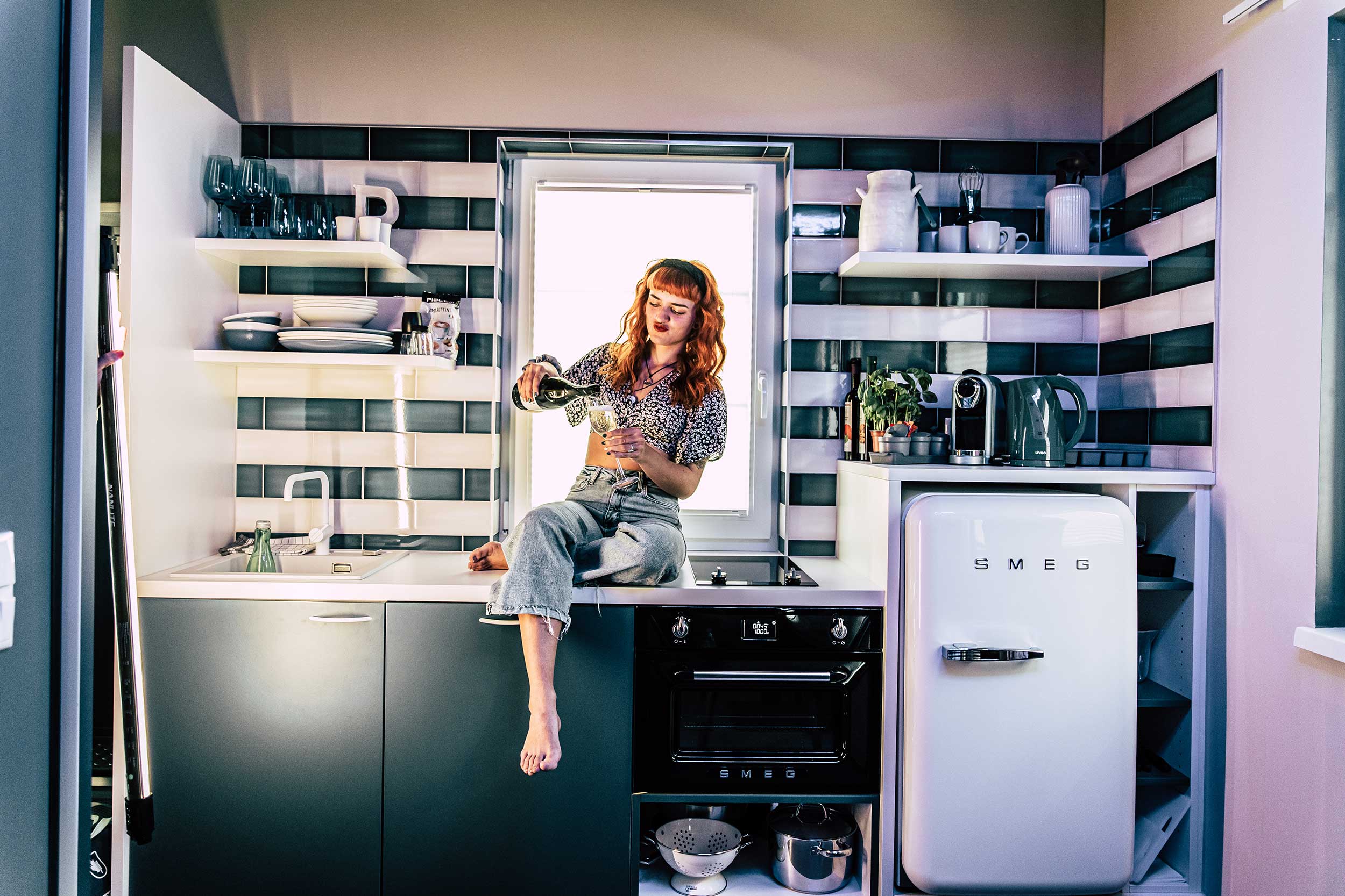 Frühstückspension: Vollausgestattete Küche mit Essbereich, Cerankochfeld, Backofen, Mikrowelle, Kühlschrank mit Gefrierfach, Geschirrspülbecken, Geschirrspülmaschine, Wasserkocher, Kaffeemaschine, komplette Geschirrausstattung, Tisch und Küchenwäsche,  diverse Reinigungsmittel, Kabel Flat-TV mit Radio, Safe - BOUTIQUE APARTMENTS Oldschool