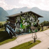 Frühstückspension - Alpine Jungle Mural - BergBaur