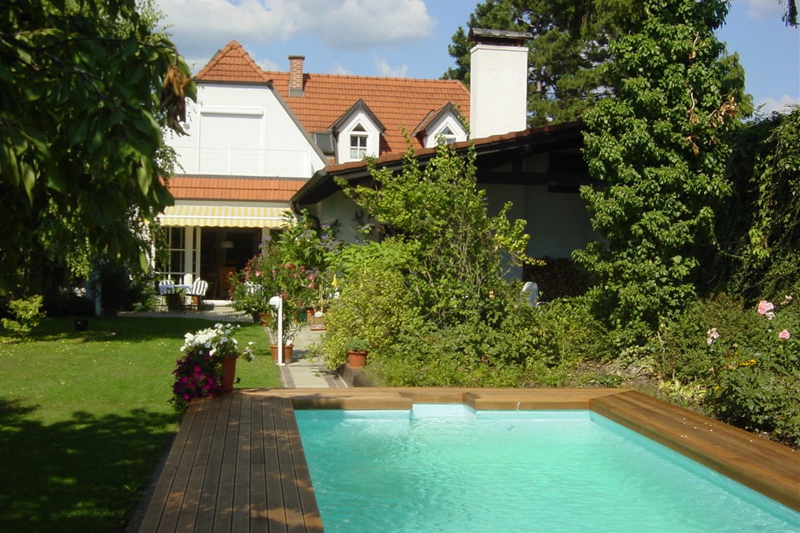 Frühstückspension: Garten mit Pool  - Gästehaus am Steindl