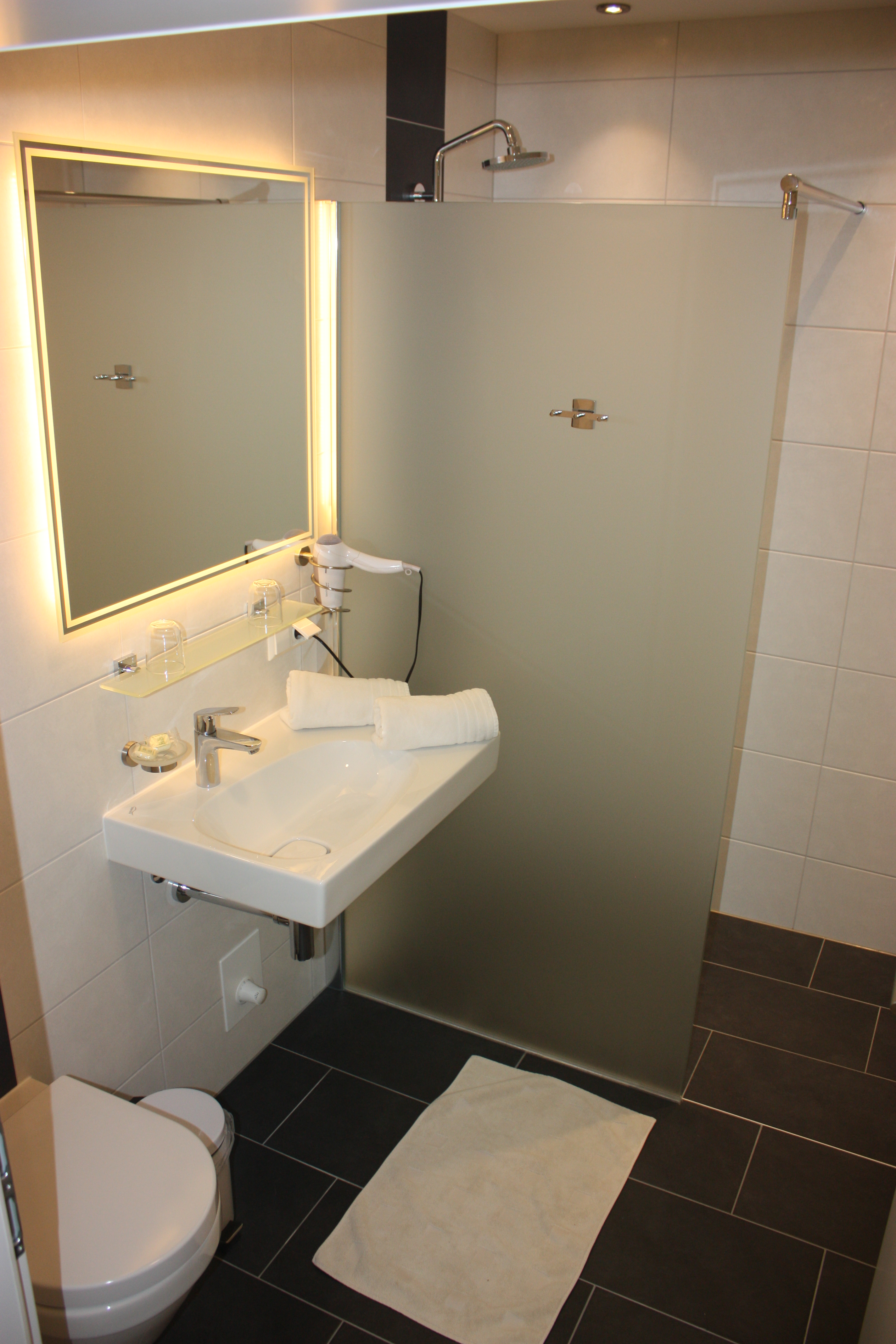 Frühstückspension: Dusche - Lugerfarm