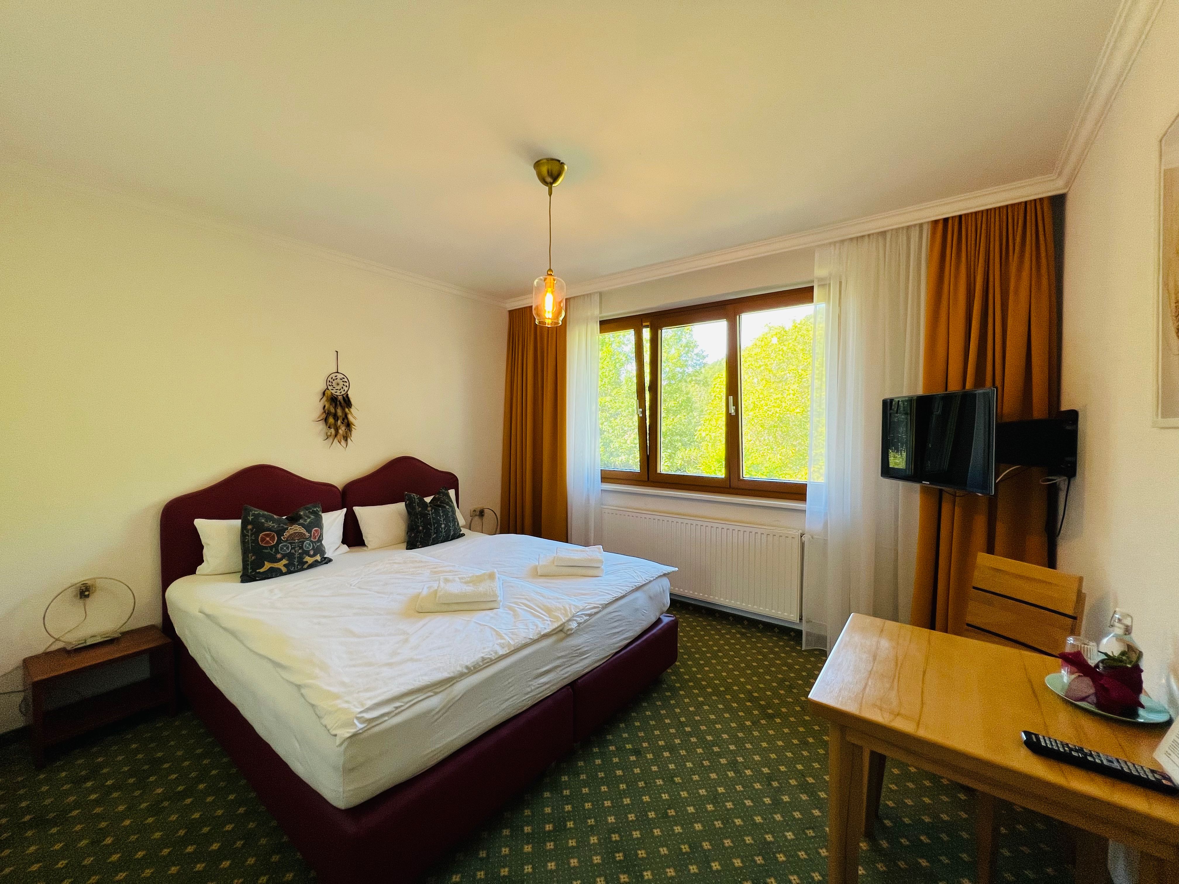 Pensionen - St. Aegyd am Neuwalde - Doppelzimmer mit Doppelbett - Dorfpension Mariahilfberg